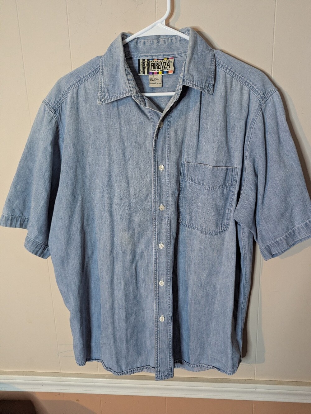 Forenza Men's Size Medium Light Blue Short Sleeve Denim Shirt